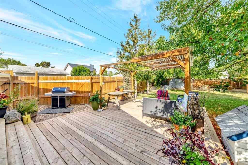 MLS® A2255857 - 4828 42 Street  in Larsen Grove Lloydminster, Residential
