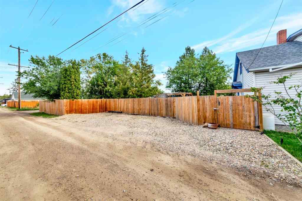 MLS® A2255857 - 4828 42 Street  in Larsen Grove Lloydminster, Residential