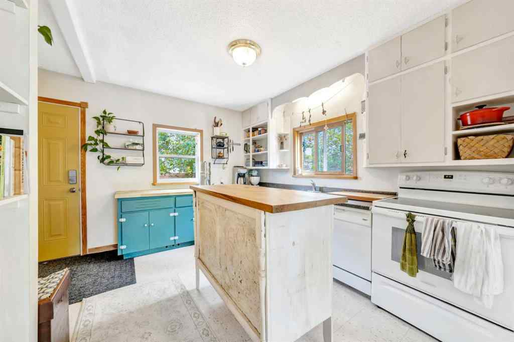 MLS® A2255857 - 4828 42 Street  in Larsen Grove Lloydminster, Residential
