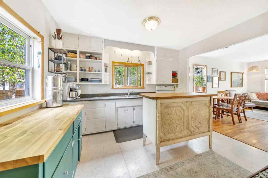 MLS® A2255857 - 4828 42 Street  in Larsen Grove Lloydminster, Residential