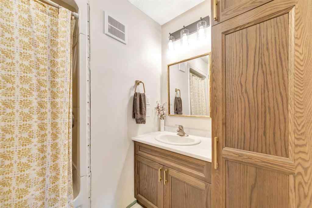 MLS® A2255857 - 4828 42 Street  in Larsen Grove Lloydminster, Residential