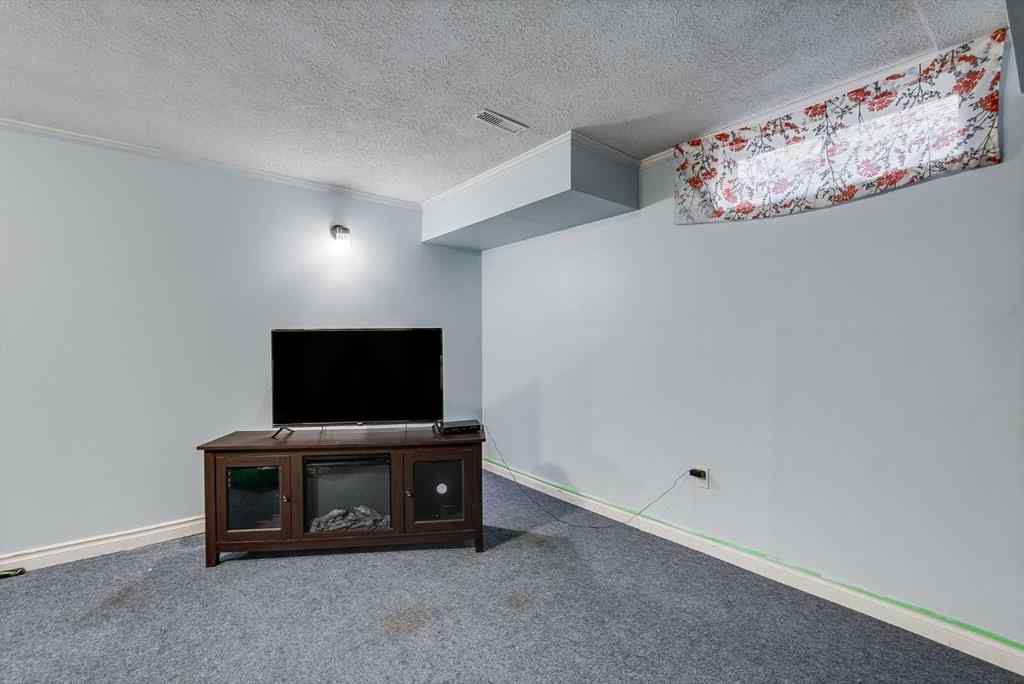 MLS® A2255870 - Unit #302 544 Blackhorn Road NE in Thorncliffe Calgary, Residential