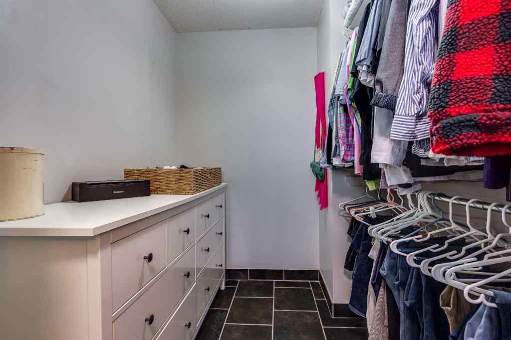 MLS® A2255872 - 48 Alton Close  in Anders South Red Deer, Residential