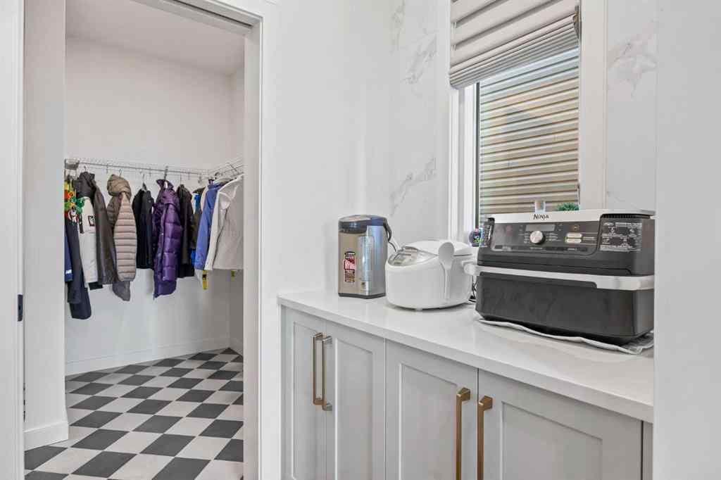 MLS® A2255875 - 656 Bayview Way SW in Bayview Airdrie, Residential