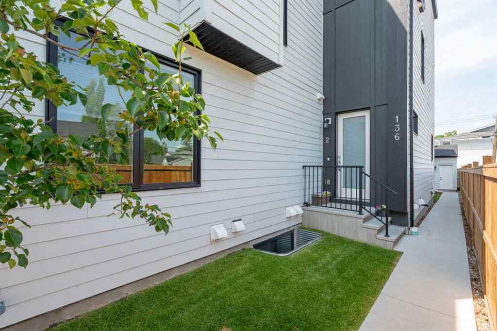 MLS® A2255878 - Unit #2 136 21 Avenue NE in Tuxedo Park Calgary, Residential