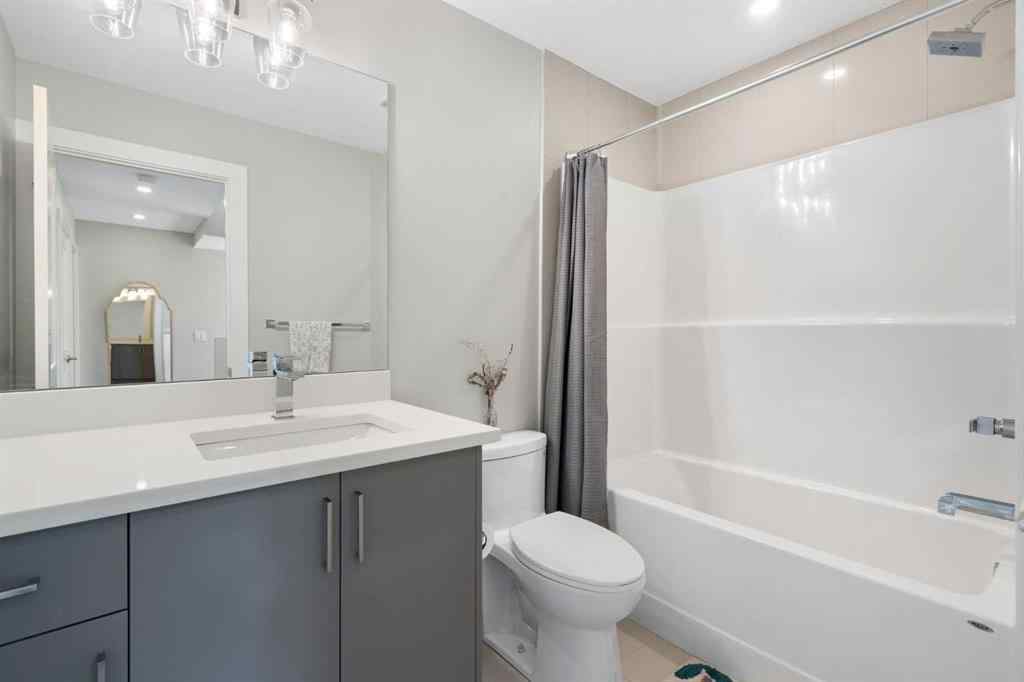 MLS® A2255878 - Unit #2 136 21 Avenue NE in Tuxedo Park Calgary, Residential