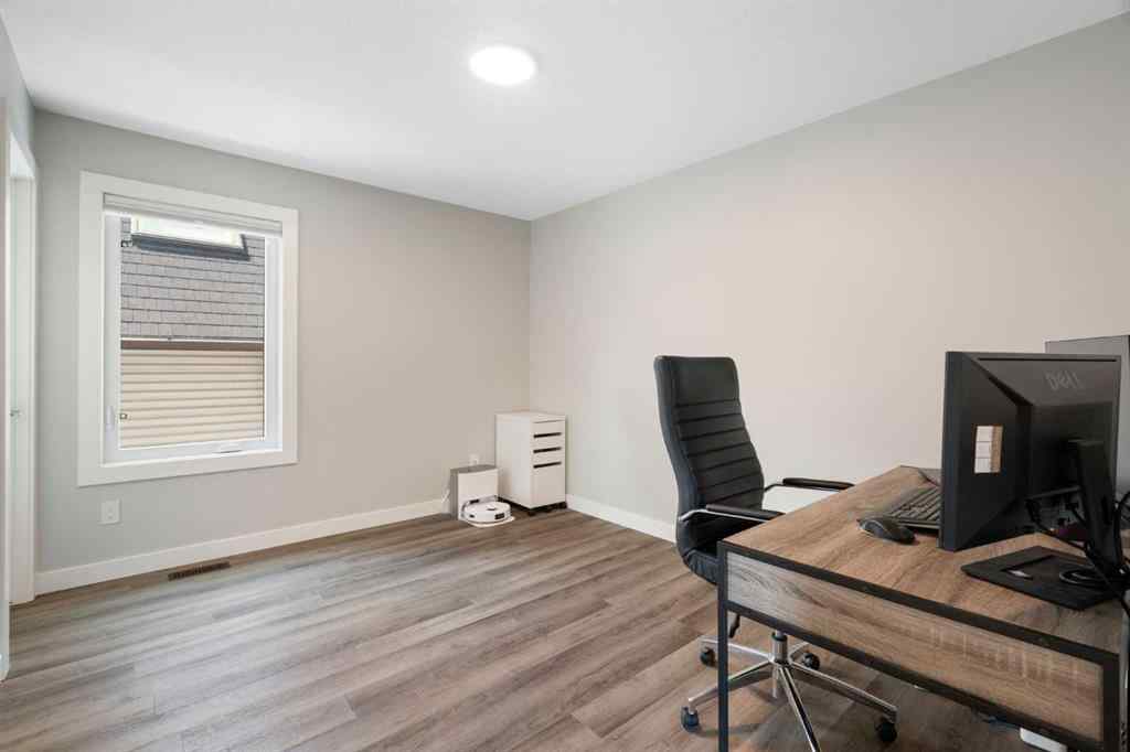 MLS® A2255878 - Unit #2 136 21 Avenue NE in Tuxedo Park Calgary, Residential