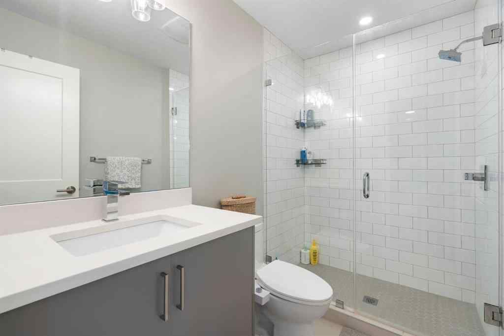 MLS® A2255878 - Unit #2 136 21 Avenue NE in Tuxedo Park Calgary, Residential