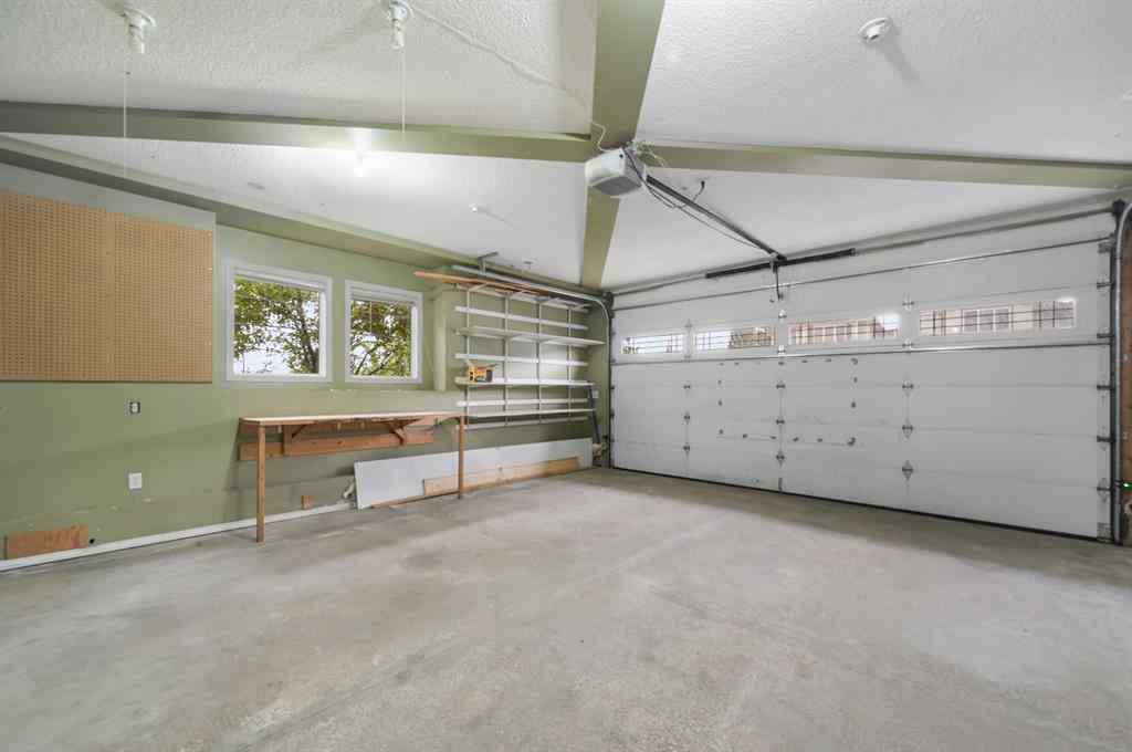 MLS® A2255881 - 7 Crestmont Drive SW in Crestmont Calgary, Residential