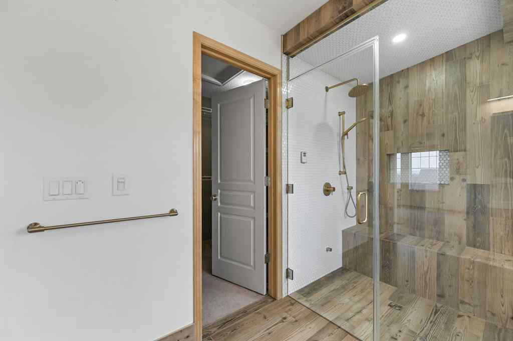MLS® A2255881 - 7 Crestmont Drive SW in Crestmont Calgary, Residential