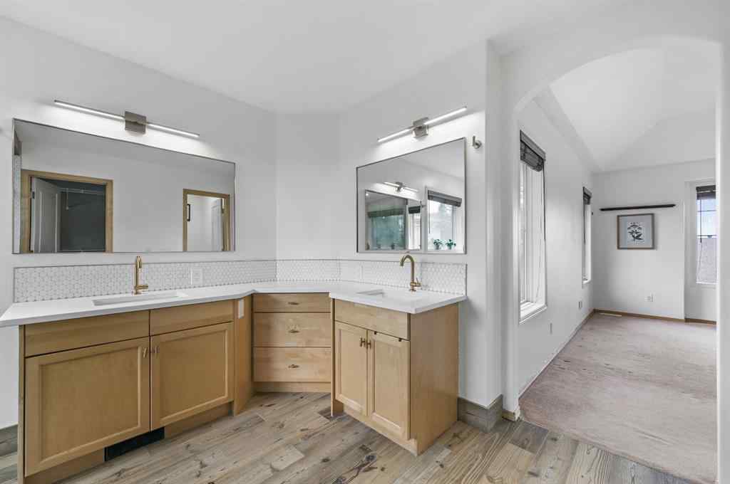 MLS® A2255881 - 7 Crestmont Drive SW in Crestmont Calgary, Residential