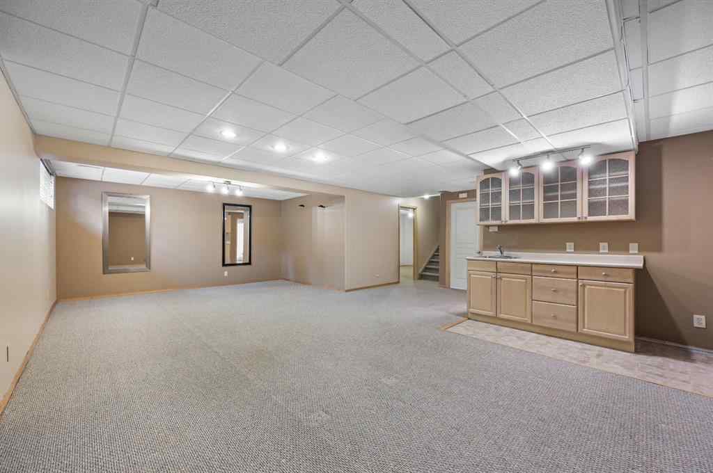 MLS® A2255881 - 7 Crestmont Drive SW in Crestmont Calgary, Residential