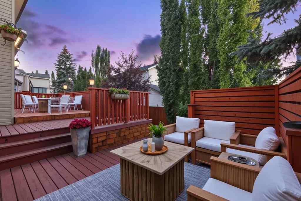 MLS® A2255881 - 7 Crestmont Drive SW in Crestmont Calgary, Residential