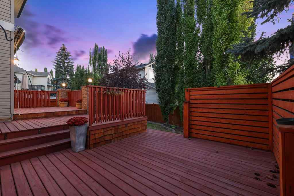 MLS® A2255881 - 7 Crestmont Drive SW in Crestmont Calgary, Residential