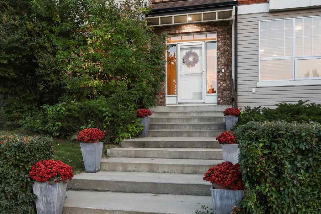 MLS® A2255881 - 7 Crestmont Drive SW in Crestmont Calgary, Residential