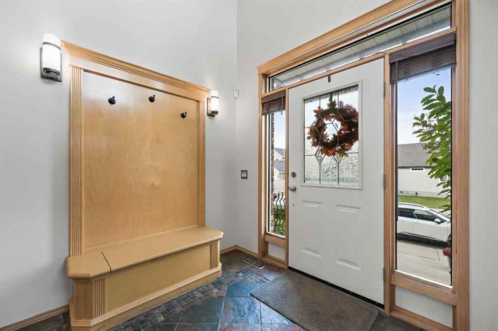 MLS® A2255881 - 7 Crestmont Drive SW in Crestmont Calgary, Residential