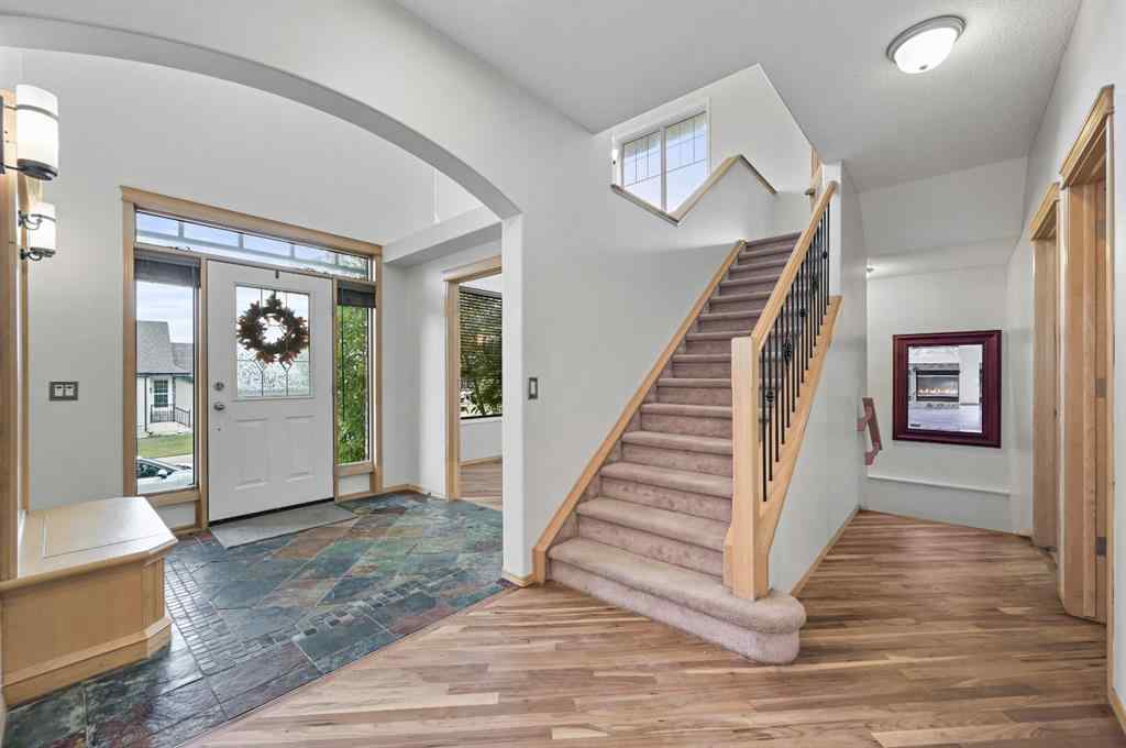 MLS® A2255881 - 7 Crestmont Drive SW in Crestmont Calgary, Residential