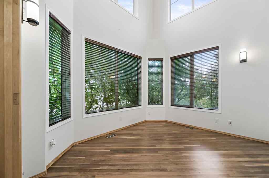 MLS® A2255881 - 7 Crestmont Drive SW in Crestmont Calgary, Residential