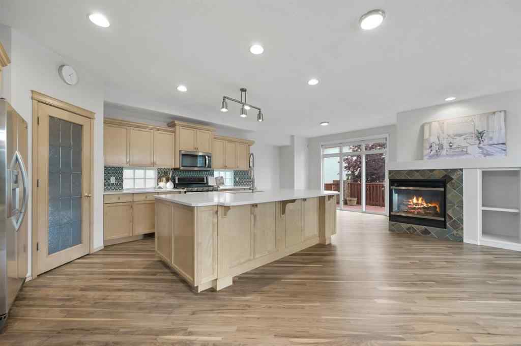 MLS® A2255881 - 7 Crestmont Drive SW in Crestmont Calgary, Residential