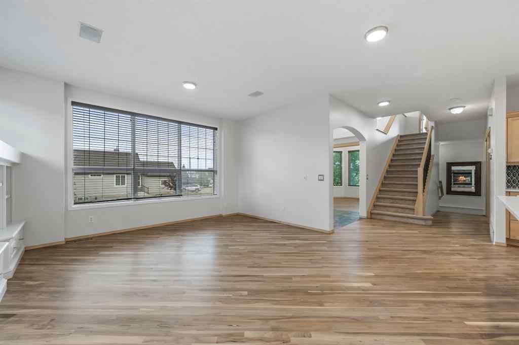 MLS® A2255881 - 7 Crestmont Drive SW in Crestmont Calgary, Residential