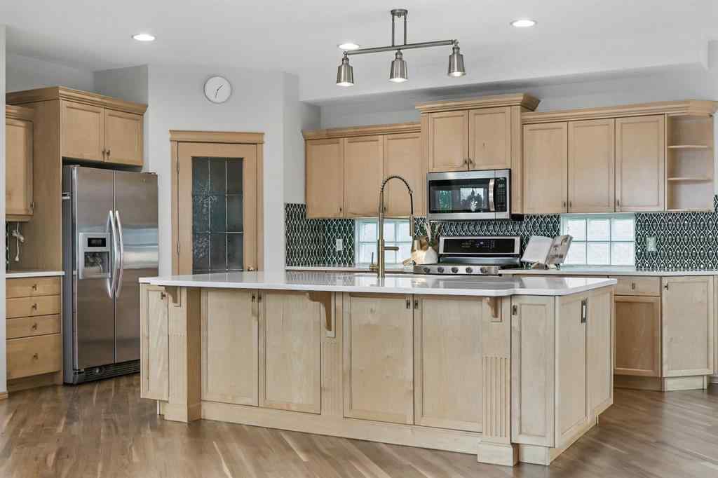 MLS® A2255881 - 7 Crestmont Drive SW in Crestmont Calgary, Residential