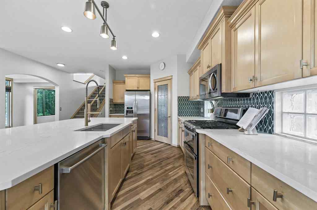 MLS® A2255881 - 7 Crestmont Drive SW in Crestmont Calgary, Residential