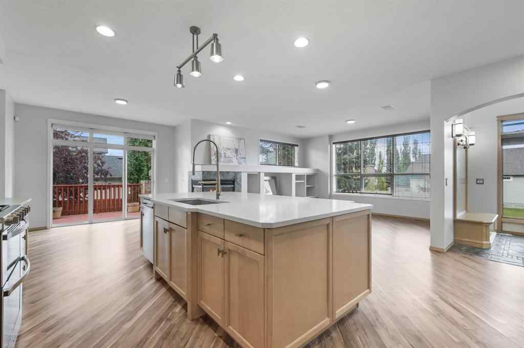 MLS® A2255881 - 7 Crestmont Drive SW in Crestmont Calgary, Residential
