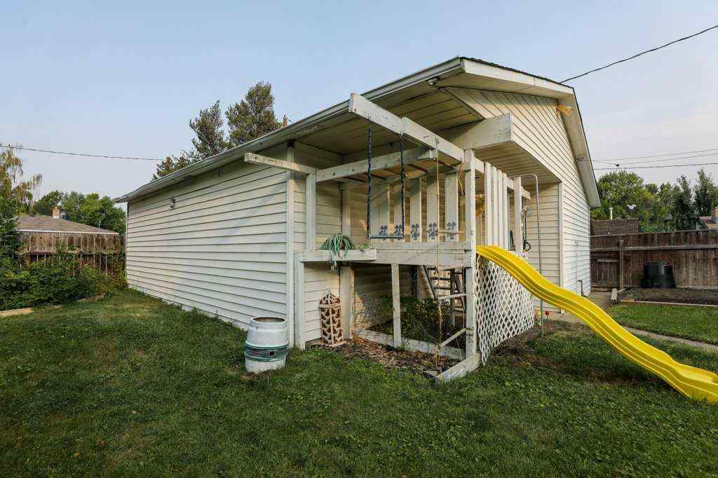 MLS® A2255889 - 1120 11 Street S in Fleetwood Lethbridge, Residential