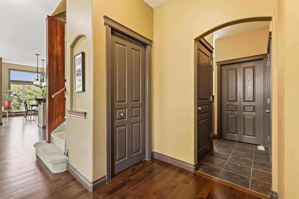 MLS® A2255901 - 66 Crestbrook Hill SW in Crestmont Calgary, Residential