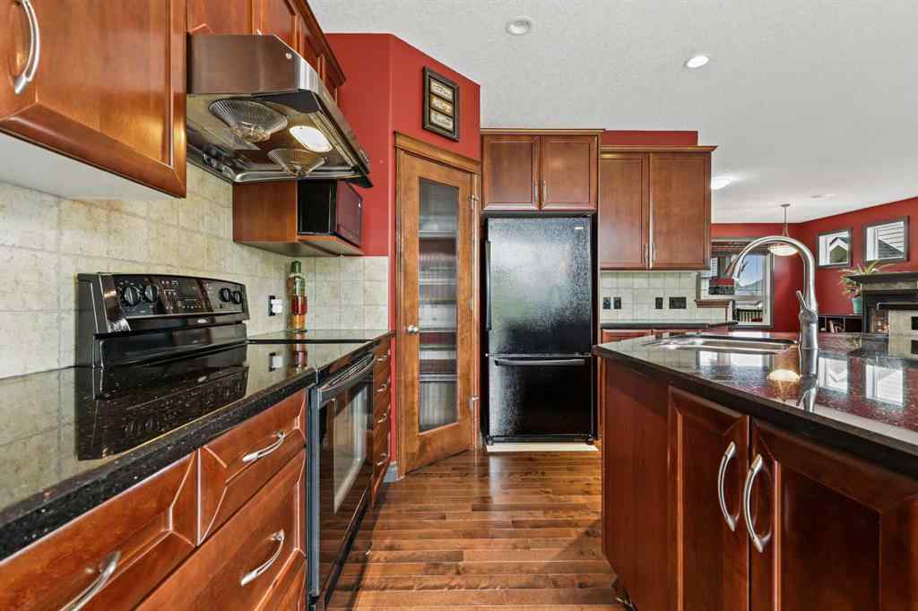 MLS® A2255901 - 66 Crestbrook Hill SW in Crestmont Calgary, Residential