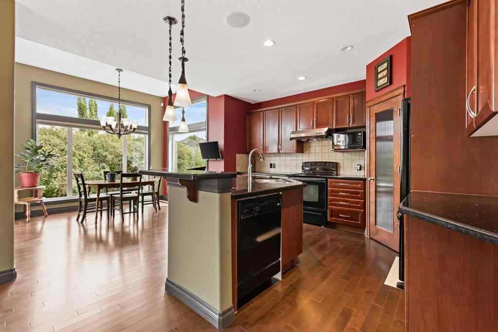 MLS® A2255901 - 66 Crestbrook Hill SW in Crestmont Calgary, Residential