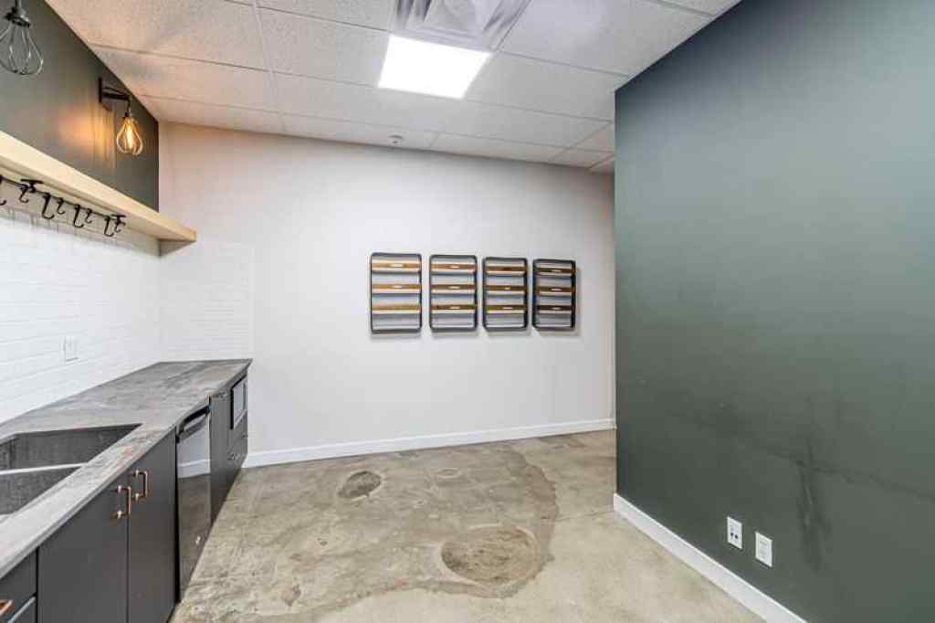 MLS® A2255903 - Unit #102 10820 24 Street SE in Shepard Industrial Calgary, Commercial