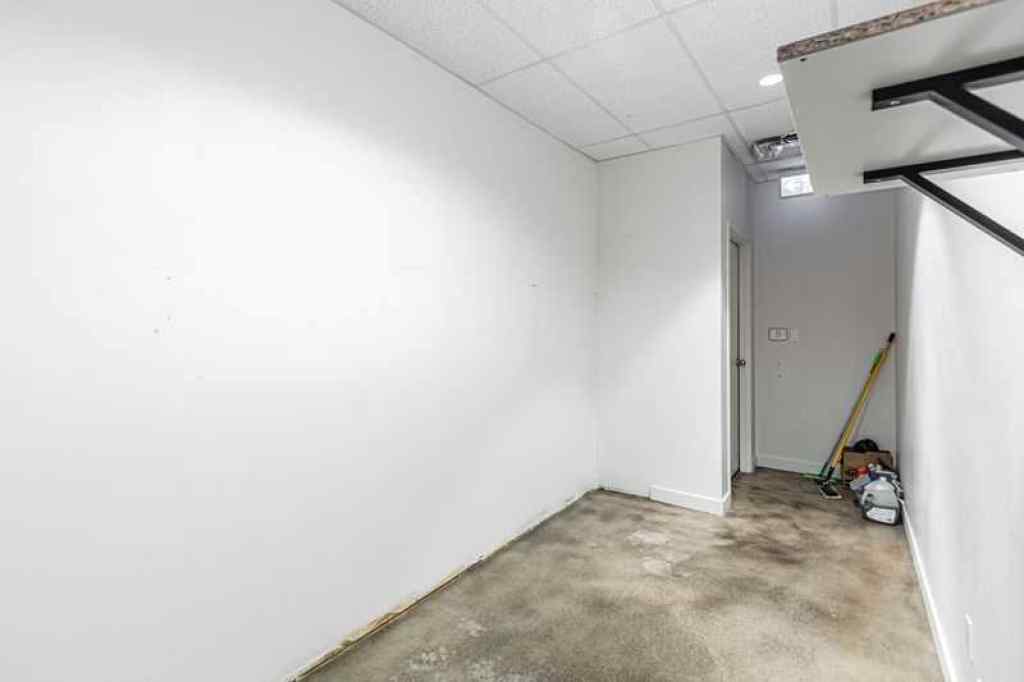 MLS® A2255903 - Unit #102 10820 24 Street SE in Shepard Industrial Calgary, Commercial