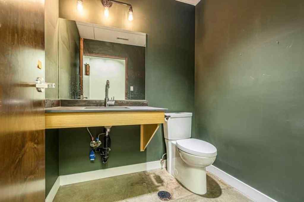 MLS® A2255903 - Unit #102 10820 24 Street SE in Shepard Industrial Calgary, Commercial