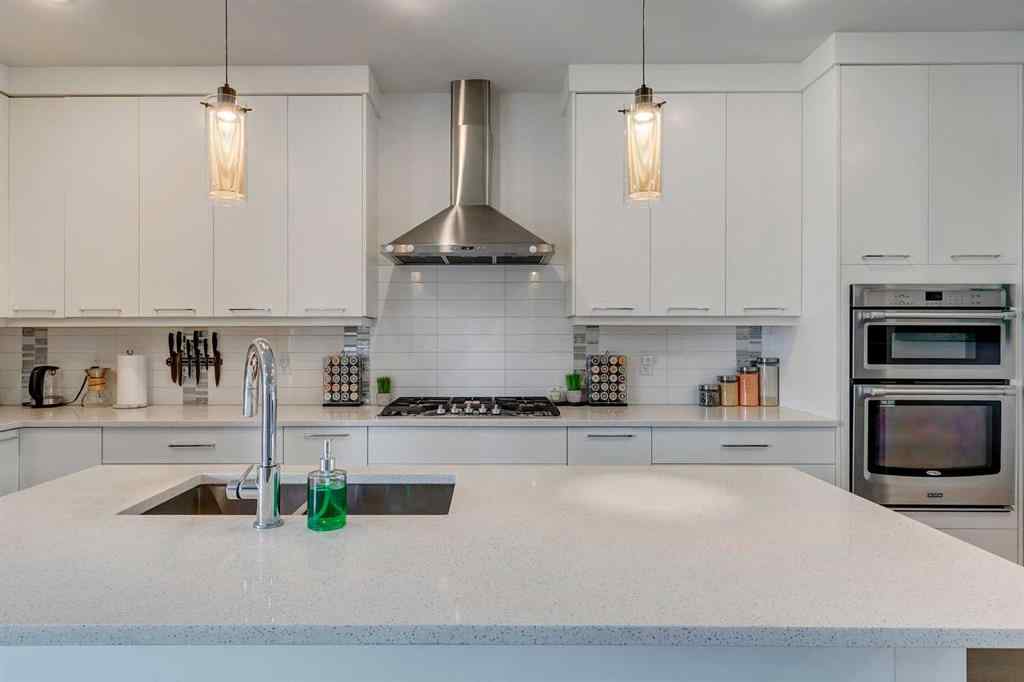 MLS® A2255904 - 522 37 Street NW in Parkdale Calgary, Residential
