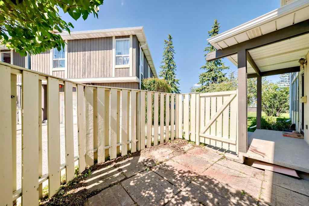 MLS® A2255912 - Unit #404 544 Blackthorn Road NE in Thorncliffe Calgary, Residential
