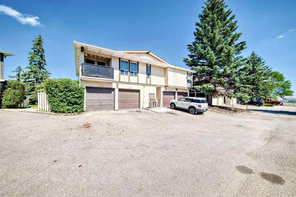 MLS® A2255912 - Unit #404 544 Blackthorn Road NE in Thorncliffe Calgary, Residential