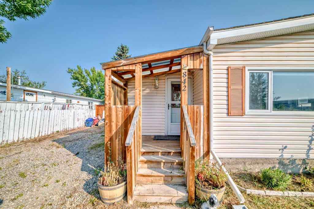 MLS® A2255913 - 842 Briarwood Road  in Brentwood_Strathmore Strathmore, Residential