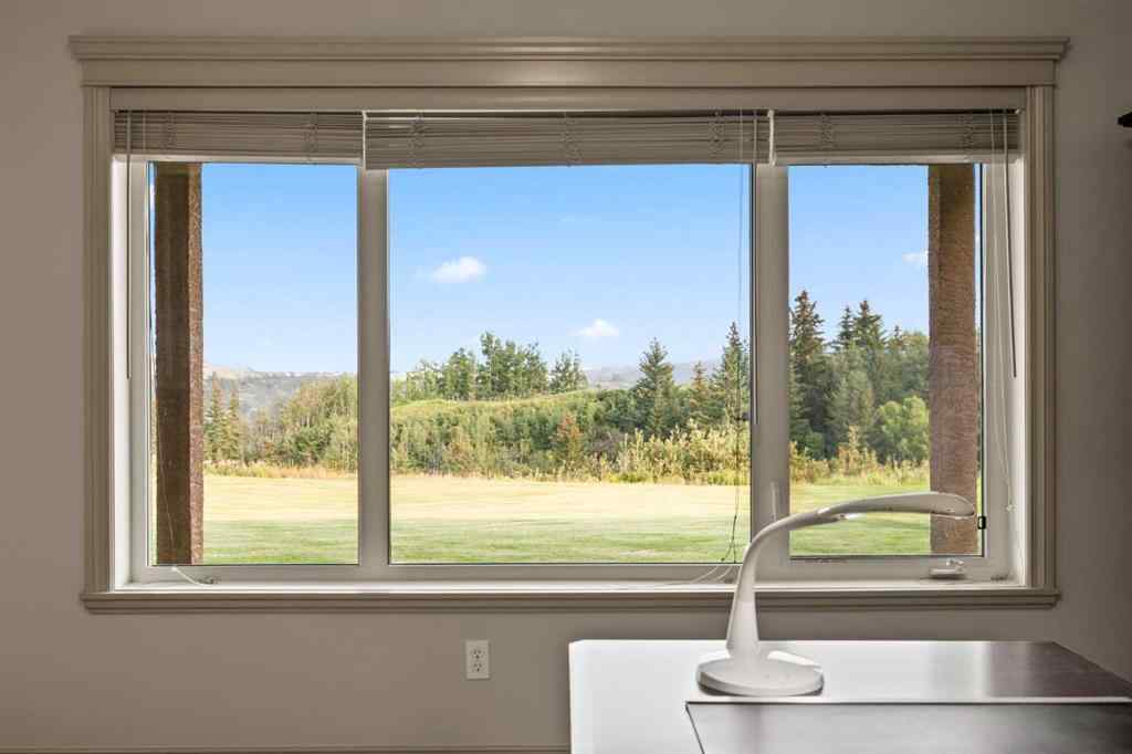 MLS® A2255922 - 435 Rodeo Ridge  in Springbank Links Rural Rocky View County, Residential