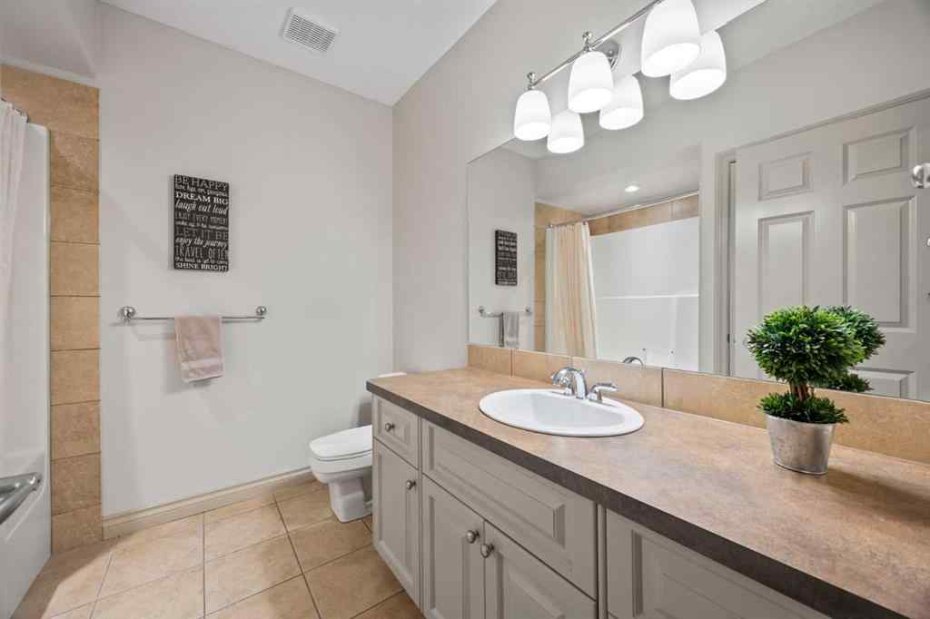 MLS® A2255922 - 435 Rodeo Ridge  in Springbank Links Rural Rocky View County, Residential