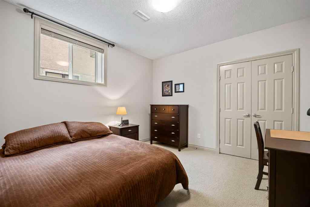 MLS® A2255922 - 435 Rodeo Ridge  in Springbank Links Rural Rocky View County, Residential
