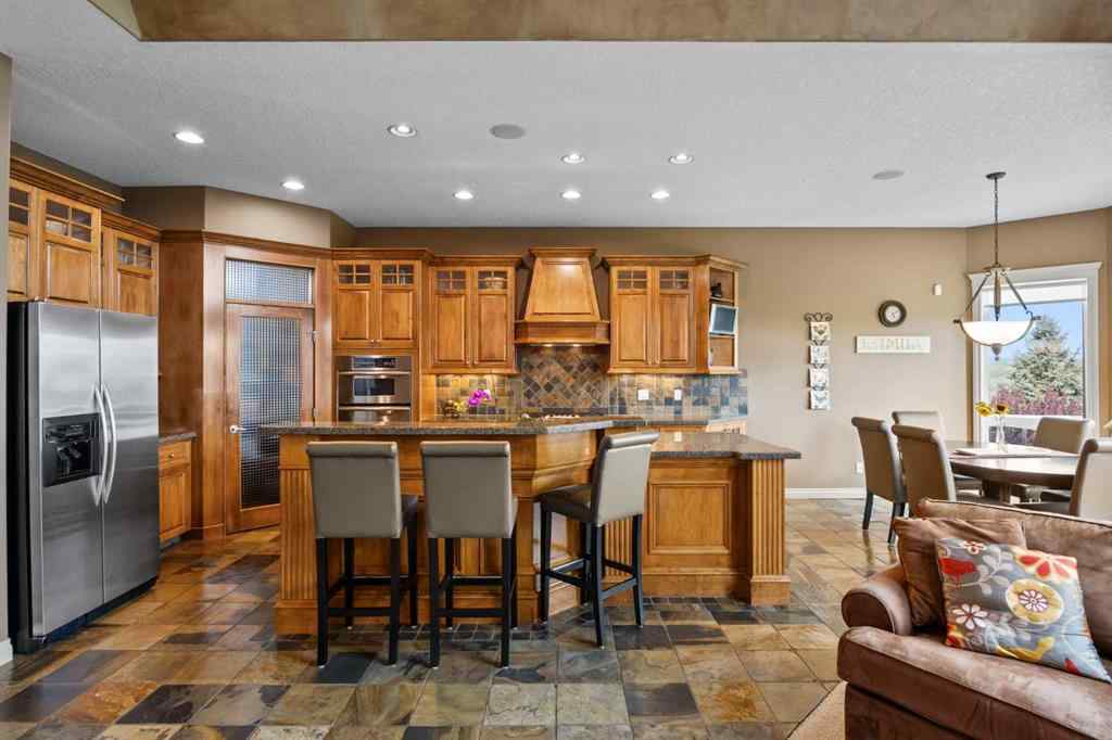 MLS® A2255922 - 435 Rodeo Ridge  in Springbank Links Rural Rocky View County, Residential