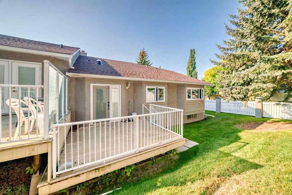 MLS® A2255924 - 44 Gladstone Gardens SW in Glamorgan Calgary, Residential
