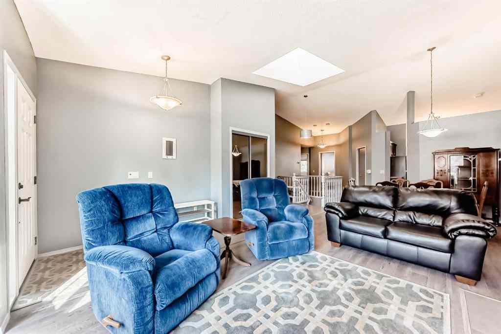 MLS® A2255924 - 44 Gladstone Gardens SW in Glamorgan Calgary, Residential