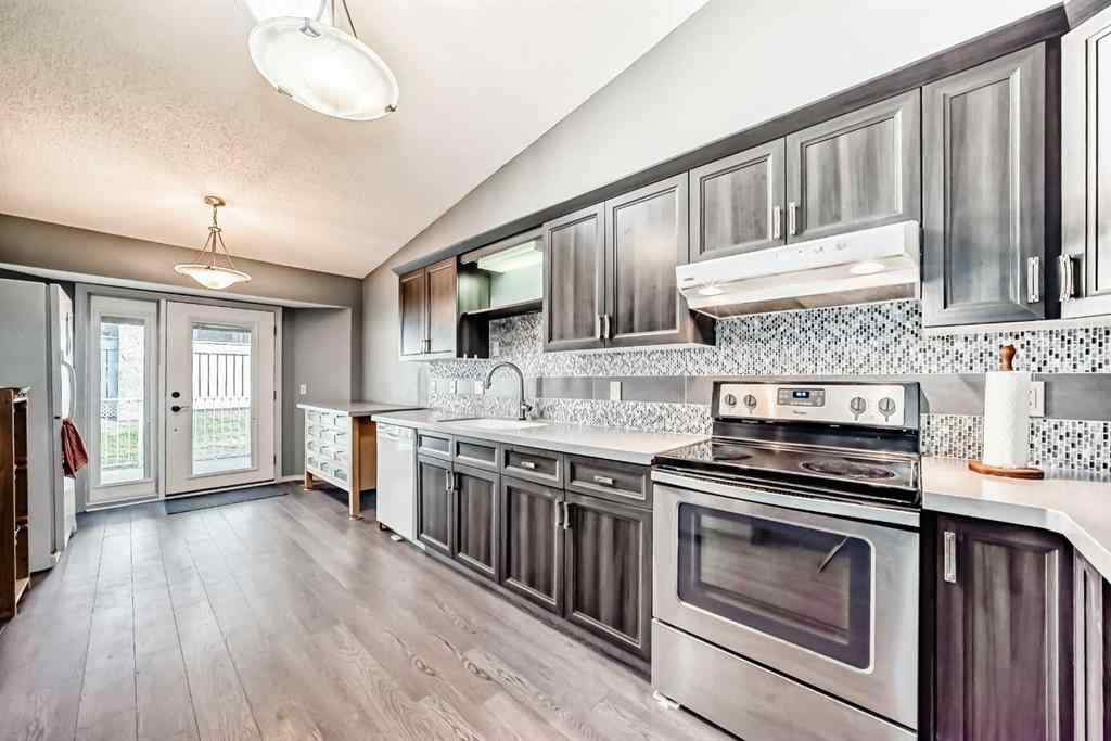 MLS® A2255924 - 44 Gladstone Gardens SW in Glamorgan Calgary, Residential