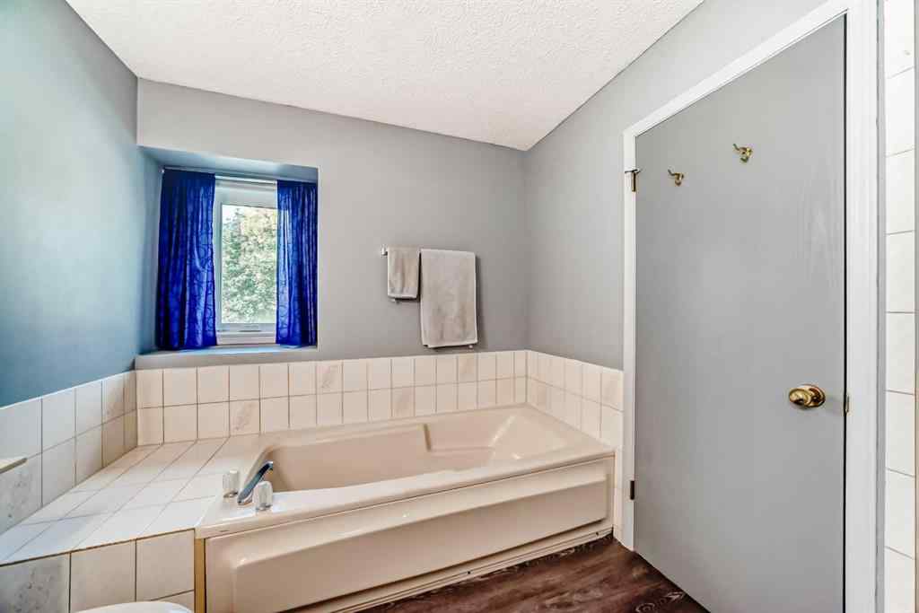 MLS® A2255924 - 44 Gladstone Gardens SW in Glamorgan Calgary, Residential