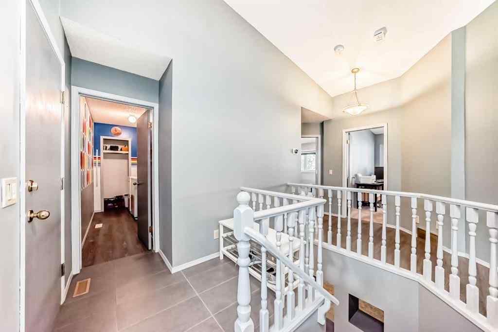 MLS® A2255924 - 44 Gladstone Gardens SW in Glamorgan Calgary, Residential