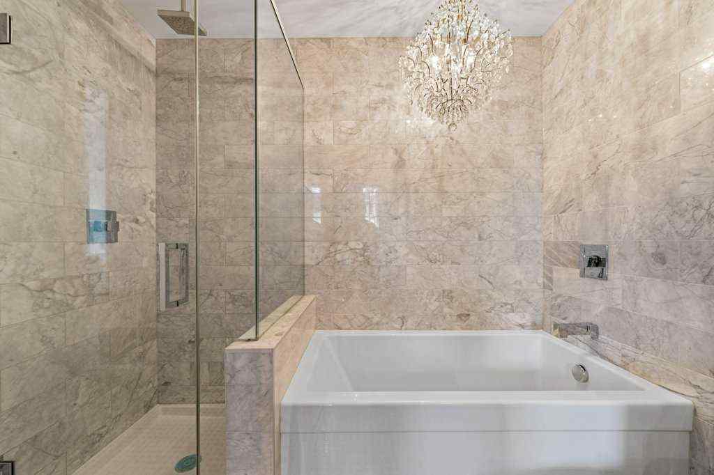 MLS® A2255929 - Unit #105 119 19 Street NW in West Hillhurst Calgary, Residential
