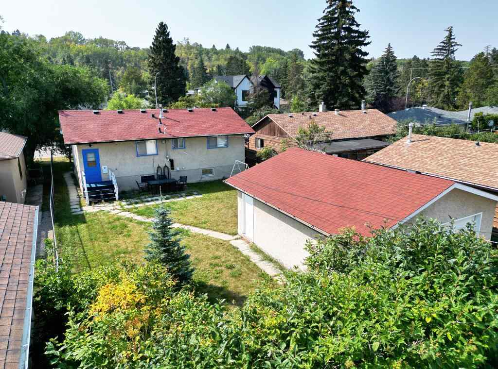 MLS® A2255930 - 8724 34 Avenue NW in Bowness Calgary, Residential