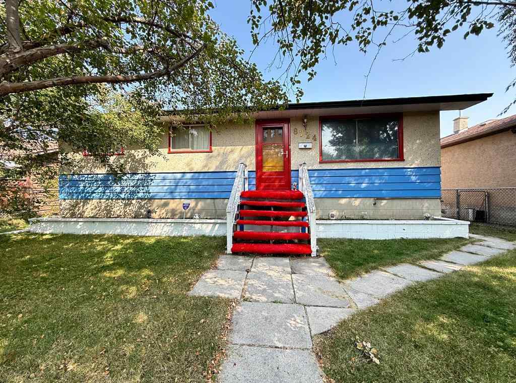MLS® A2255930 - 8724 34 Avenue NW in Bowness Calgary, Residential